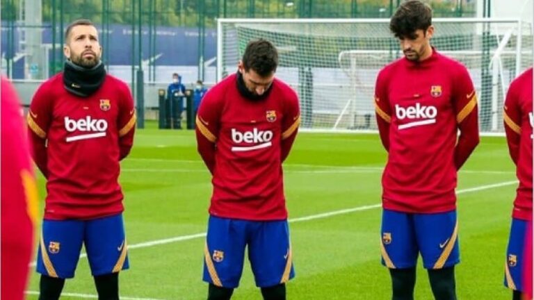 Barcelona, con Messi a la cabeza, homenajeó a Diego Maradona